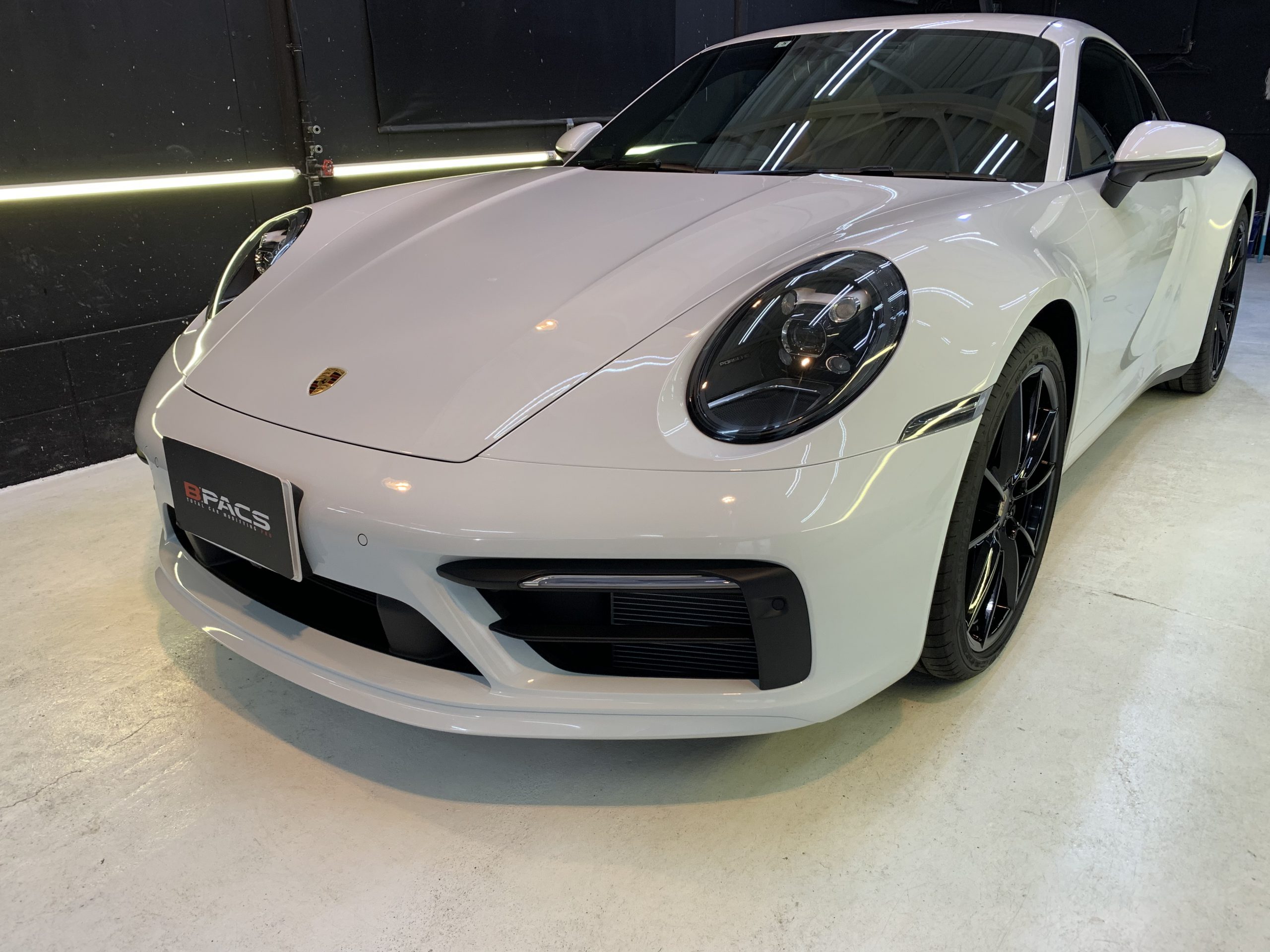 ポルシェ９１１（９９２型）にインテリアレザーシートコーティングを